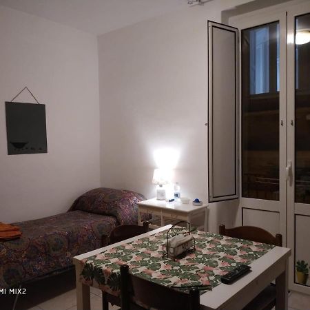 Camere Simili A Ostello Solo Per Uomini - Hostel-Like Rooms Only For Man Таранто Екстер'єр фото