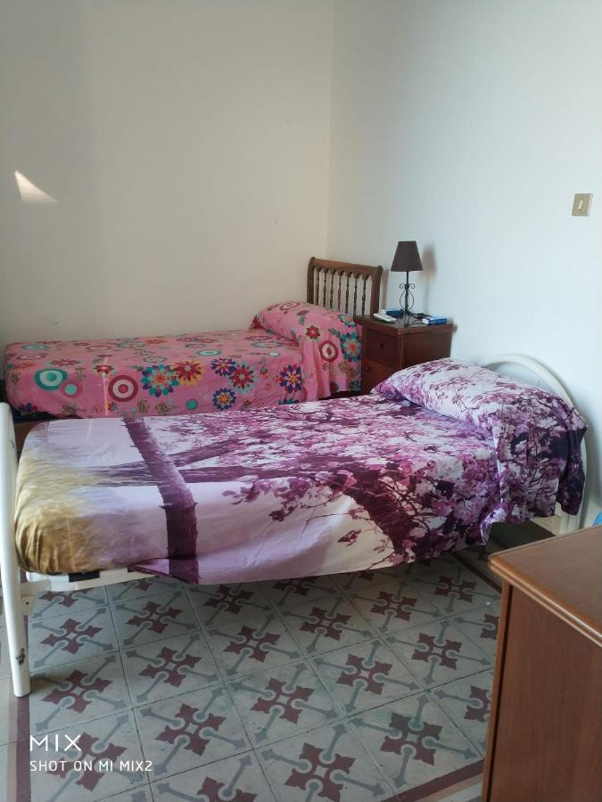 Camere Simili A Ostello Solo Per Uomini - Hostel-Like Rooms Only For Man Таранто Екстер'єр фото
